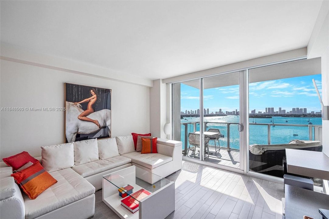 待售: $930,000 (2 贝兹, 2 浴室, 1226 平方英尺)