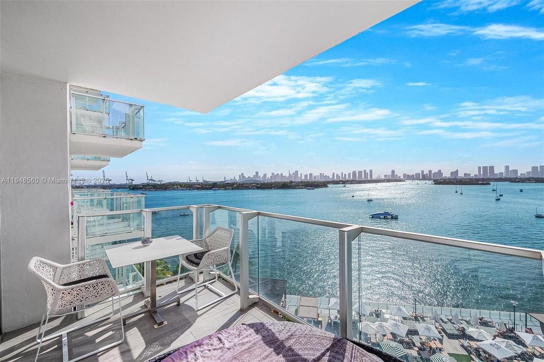 待售: $930,000 (2 贝兹, 2 浴室, 1226 平方英尺)