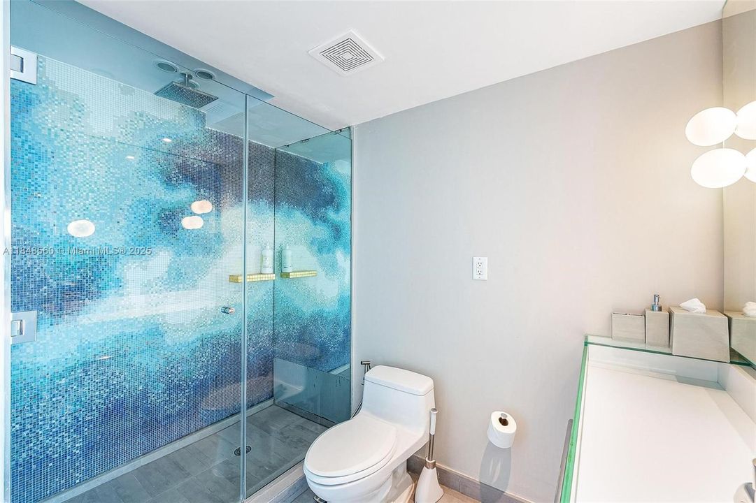 待售: $930,000 (2 贝兹, 2 浴室, 1226 平方英尺)