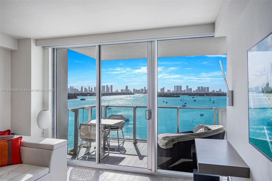 待售: $930,000 (2 贝兹, 2 浴室, 1226 平方英尺)