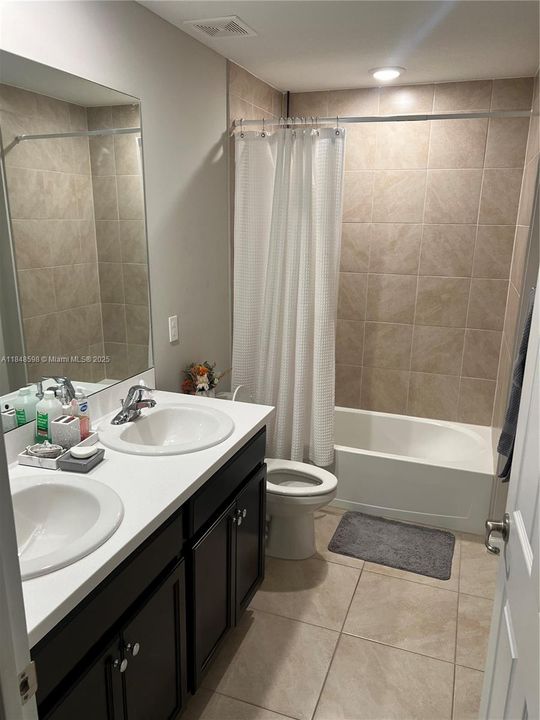 В аренду: $2,800 (4 спален, 2 ванн, 1806 Квадратных фут)