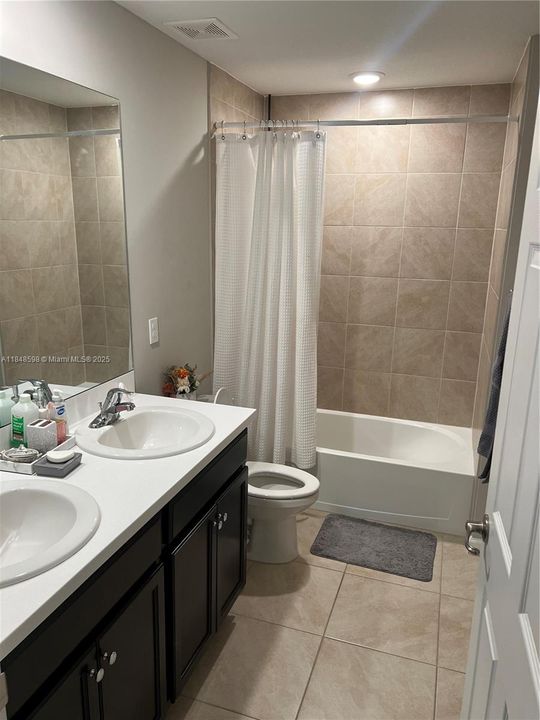 В аренду: $2,800 (4 спален, 2 ванн, 1806 Квадратных фут)