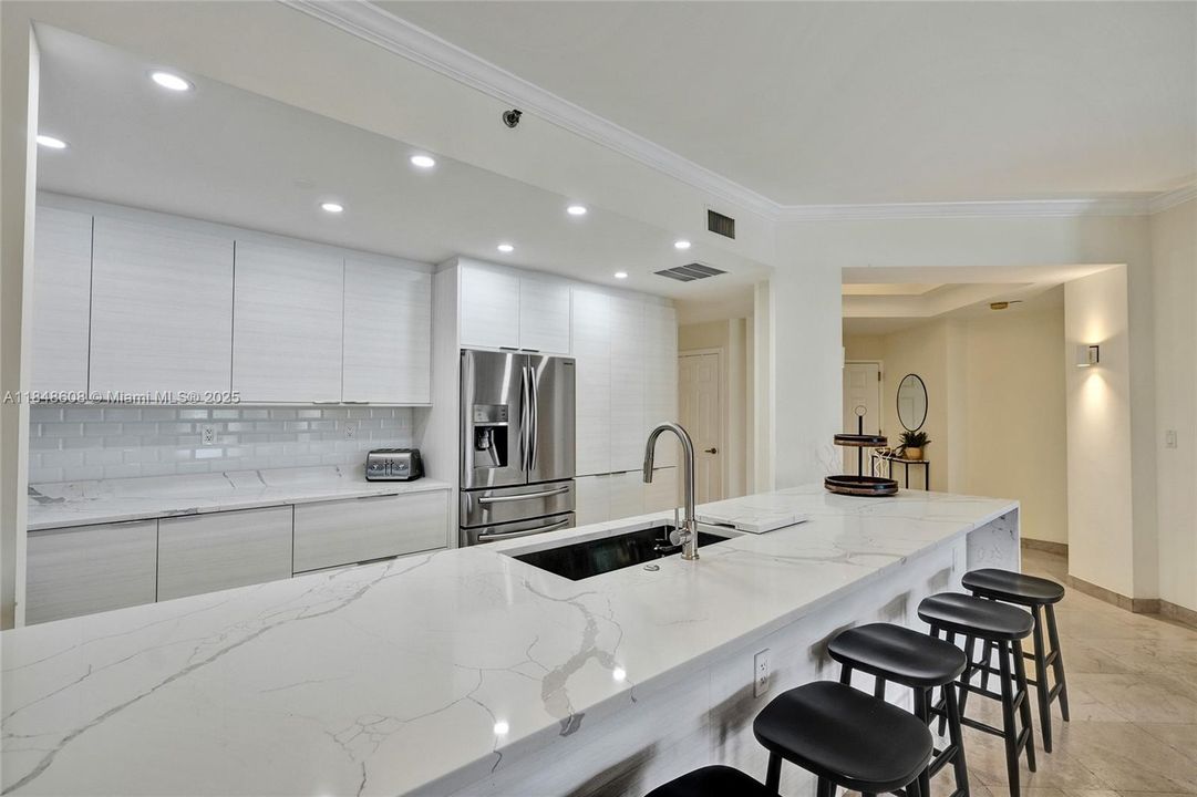 For Sale: $1,200,000 (3 beds, 2 baths, 1945 Square Feet)