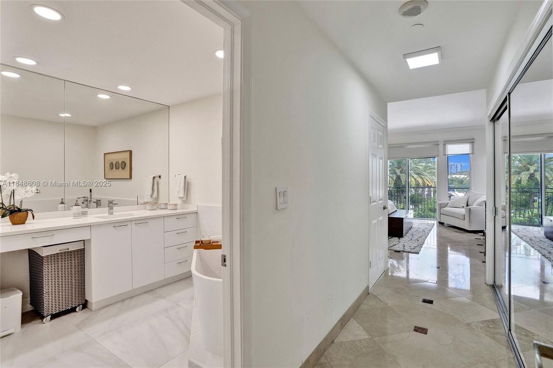 For Sale: $1,200,000 (3 beds, 2 baths, 1945 Square Feet)