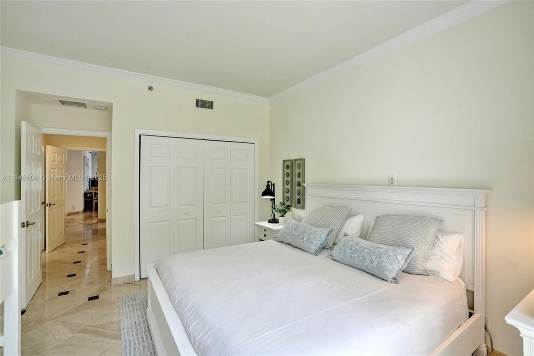 For Sale: $1,200,000 (3 beds, 2 baths, 1945 Square Feet)