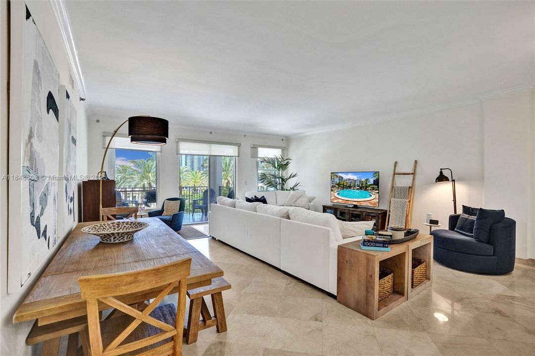 For Sale: $1,200,000 (3 beds, 2 baths, 1945 Square Feet)