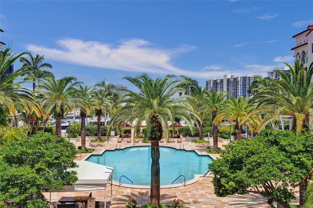 For Sale: $1,200,000 (3 beds, 2 baths, 1945 Square Feet)