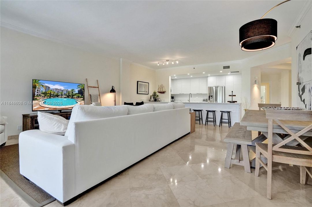 For Sale: $1,200,000 (3 beds, 2 baths, 1945 Square Feet)