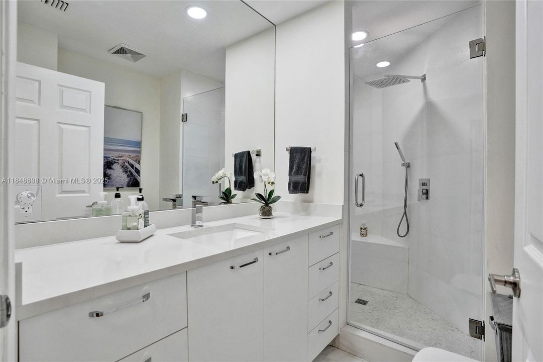 For Sale: $1,200,000 (3 beds, 2 baths, 1945 Square Feet)