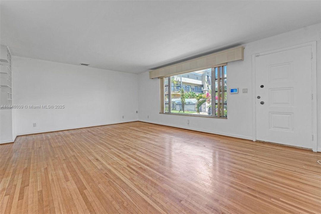 En Venta: $1,700,000 (0.77 acres)