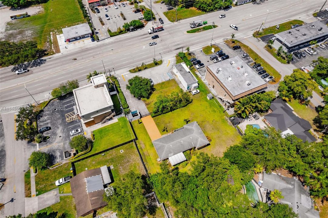 En Venta: $1,700,000 (0.77 acres)