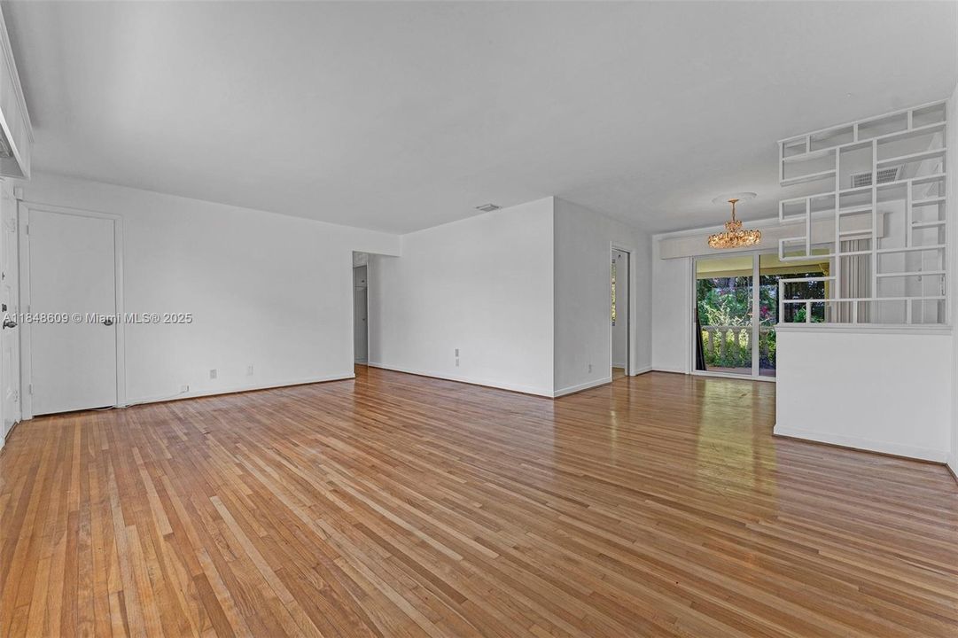 En Venta: $1,700,000 (0.77 acres)