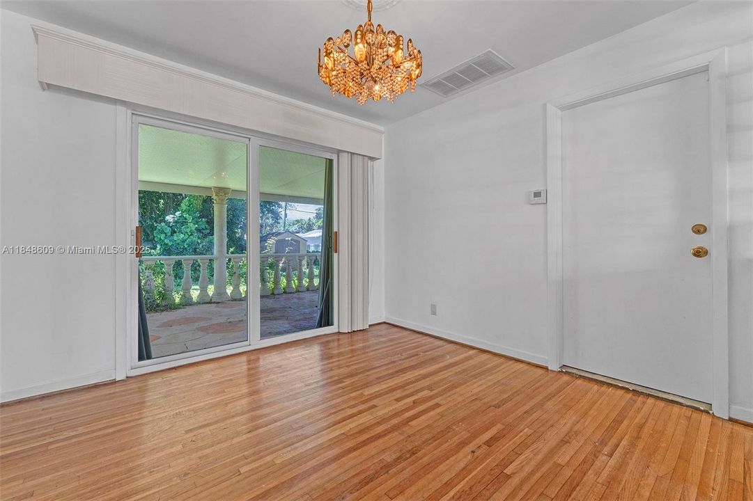 En Venta: $1,700,000 (0.77 acres)