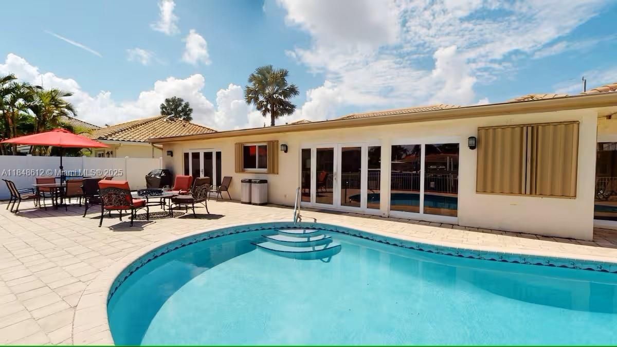 最近租的: $6,500 (5 贝兹, 4 浴室, 2390 平方英尺)