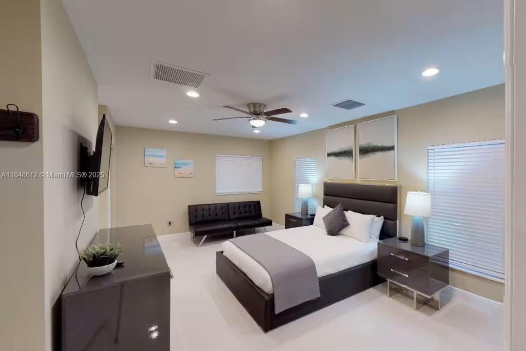 最近租的: $6,500 (5 贝兹, 4 浴室, 2390 平方英尺)