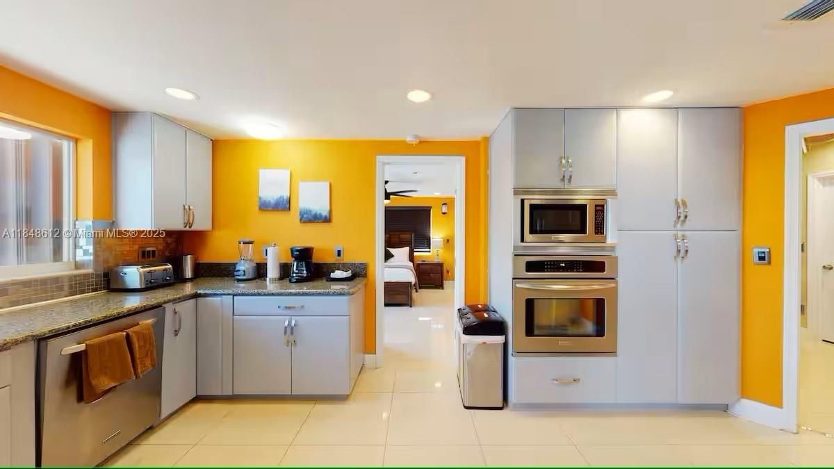 最近租的: $6,500 (5 贝兹, 4 浴室, 2390 平方英尺)