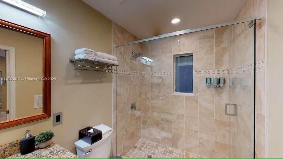 最近租的: $6,500 (5 贝兹, 4 浴室, 2390 平方英尺)