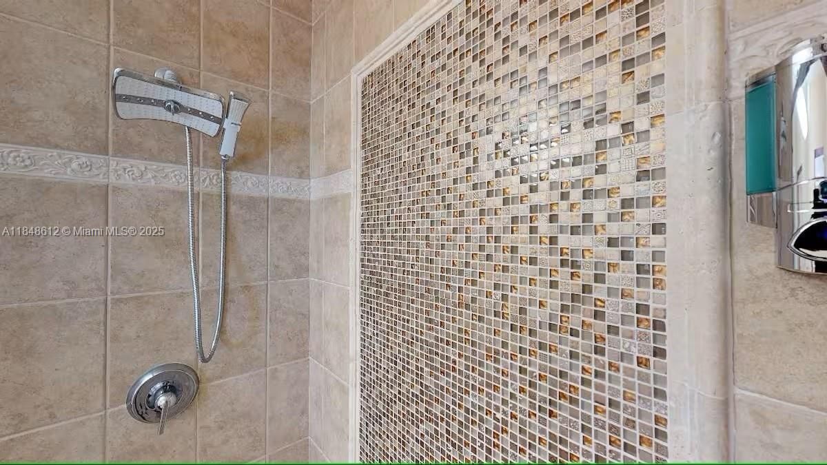 最近租的: $6,500 (5 贝兹, 4 浴室, 2390 平方英尺)