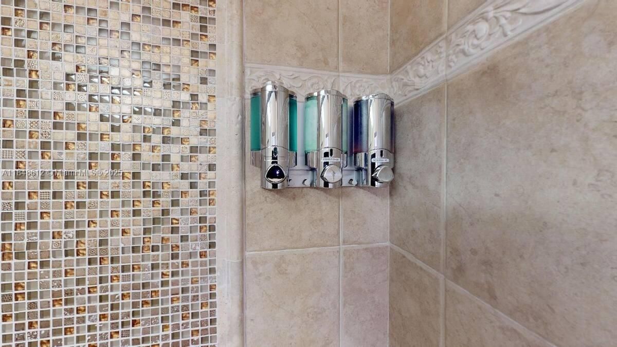 最近租的: $6,500 (5 贝兹, 4 浴室, 2390 平方英尺)