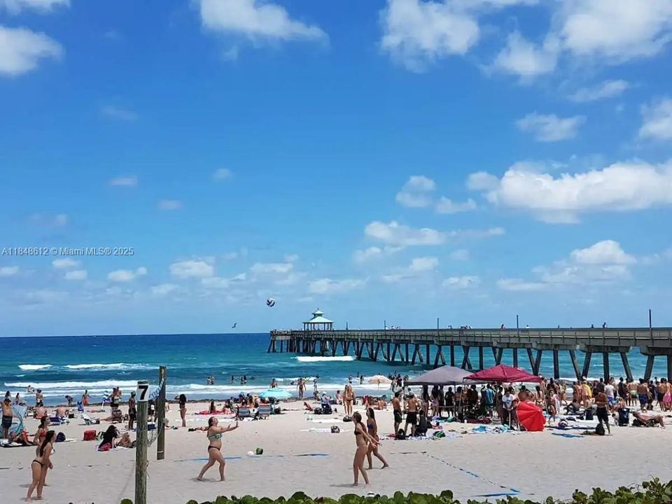 最近租的: $6,500 (5 贝兹, 4 浴室, 2390 平方英尺)