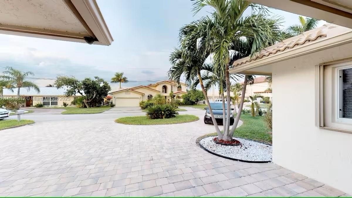 最近租的: $6,500 (5 贝兹, 4 浴室, 2390 平方英尺)