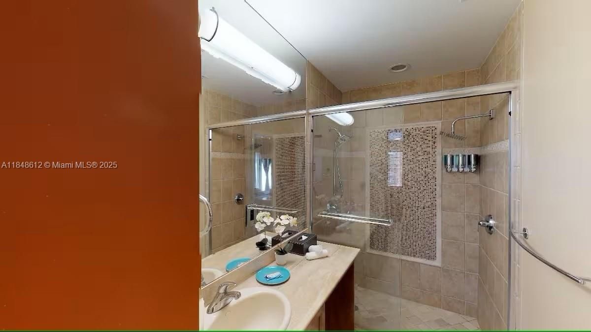 最近租的: $6,500 (5 贝兹, 4 浴室, 2390 平方英尺)