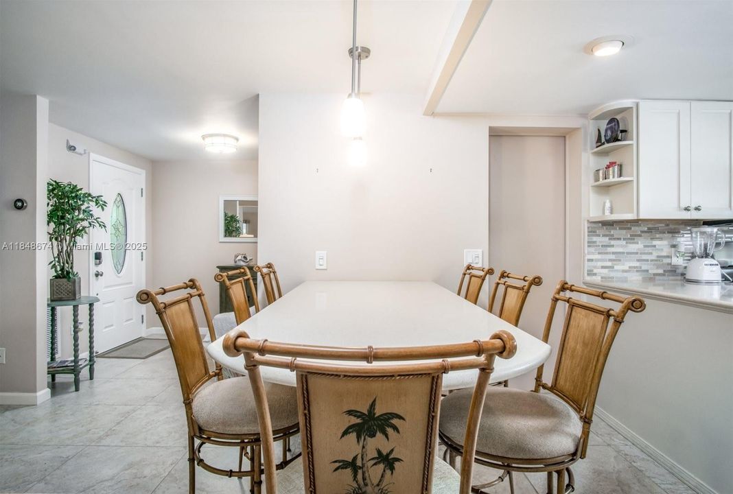 待售: $885,000 (3 贝兹, 2 浴室, 1320 平方英尺)