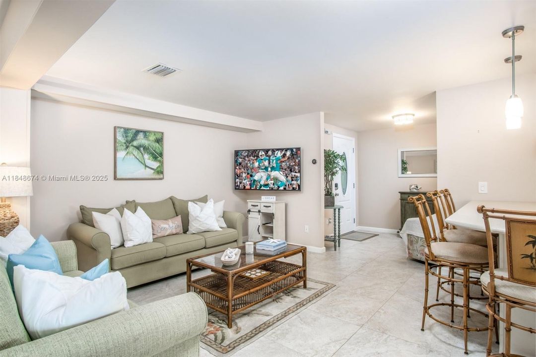 待售: $885,000 (3 贝兹, 2 浴室, 1320 平方英尺)