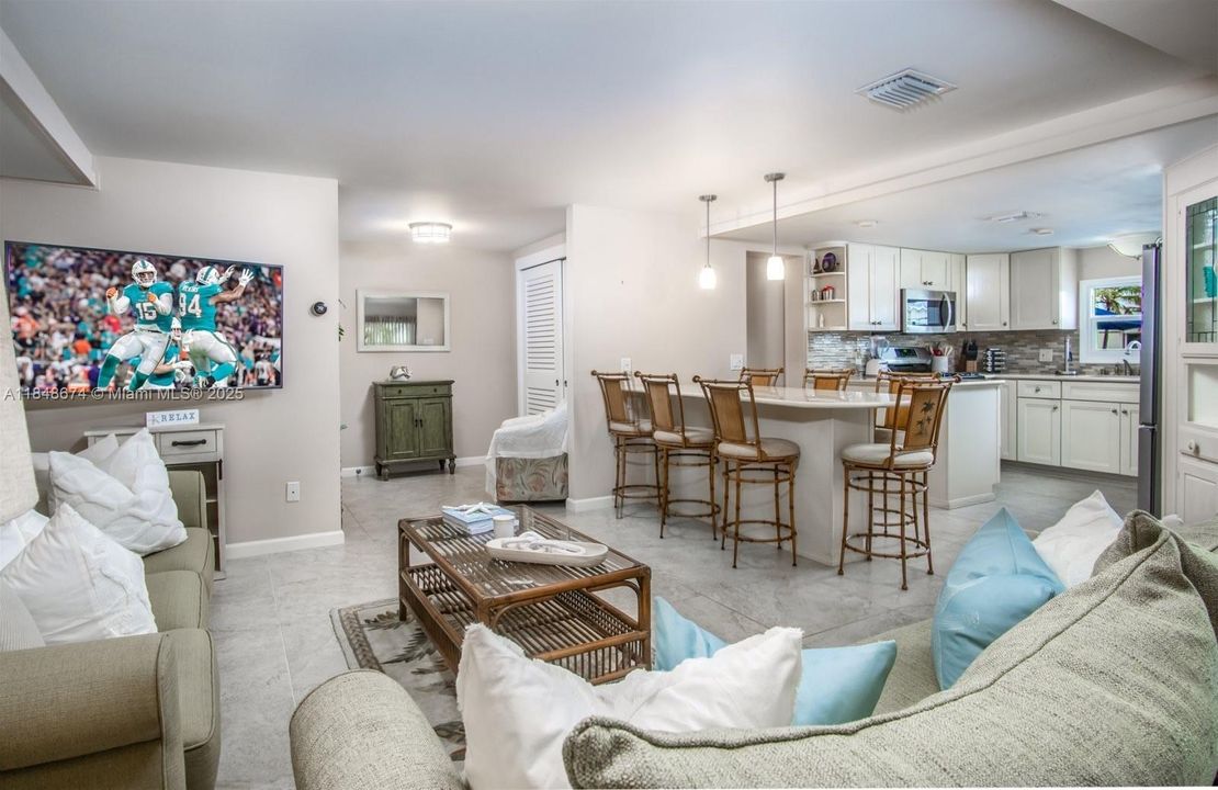 待售: $885,000 (3 贝兹, 2 浴室, 1320 平方英尺)