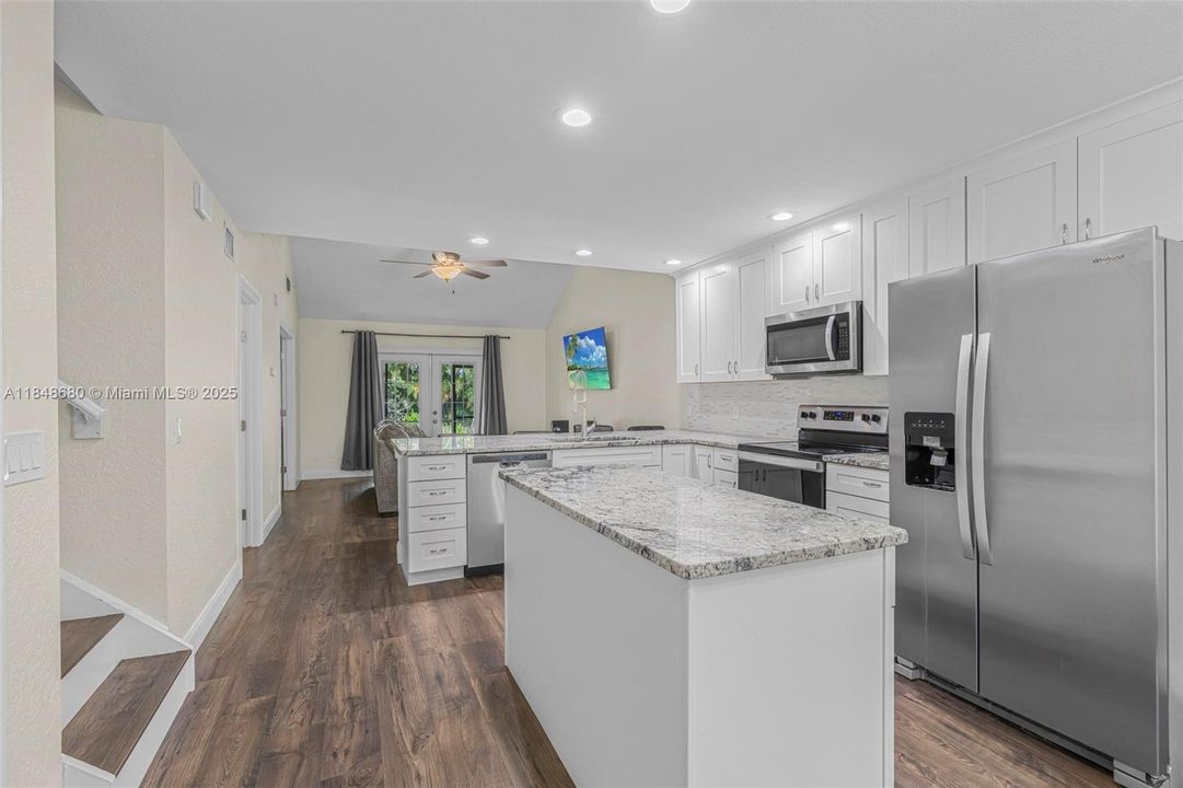 最近售出: $410,000 (2 贝兹, 2 浴室, 1109 平方英尺)