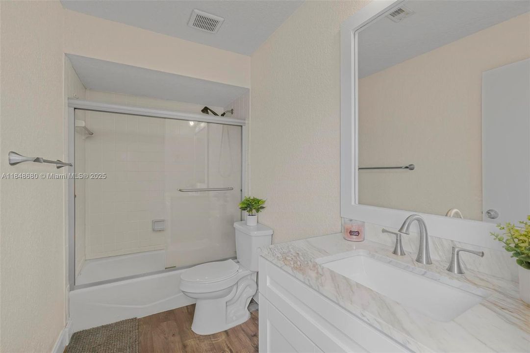 最近售出: $410,000 (2 贝兹, 2 浴室, 1109 平方英尺)