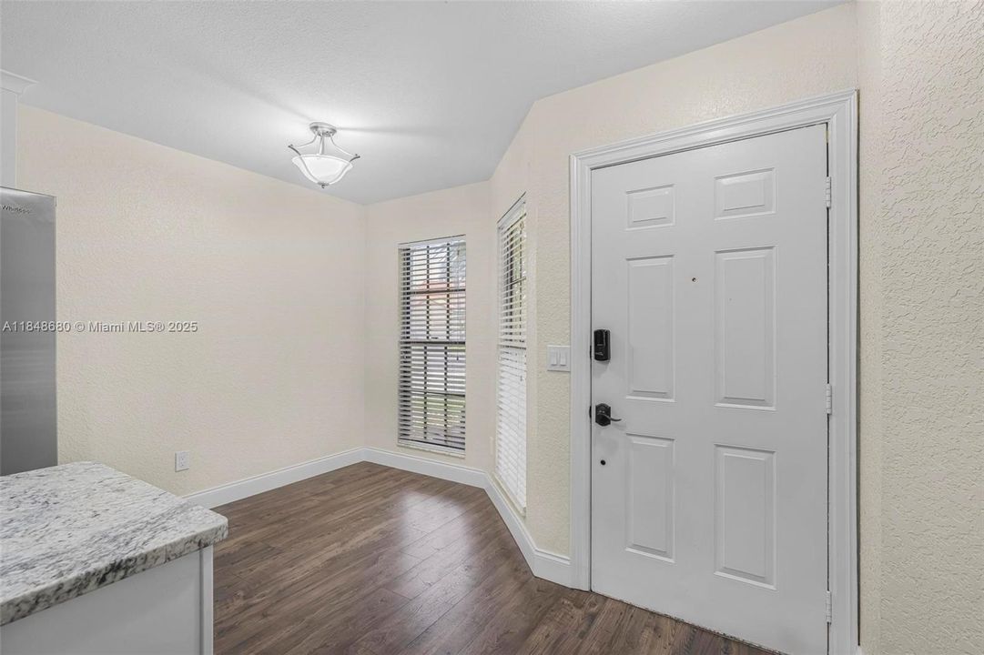 最近售出: $410,000 (2 贝兹, 2 浴室, 1109 平方英尺)