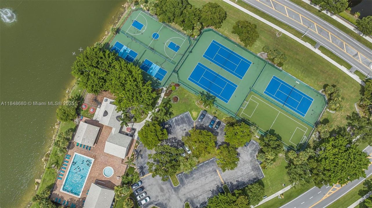 最近售出: $410,000 (2 贝兹, 2 浴室, 1109 平方英尺)