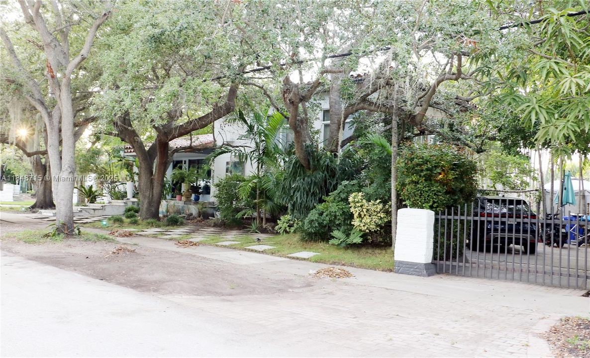 For Sale: $3,000,000 (2 beds, 3 baths, 2043 Square Feet)