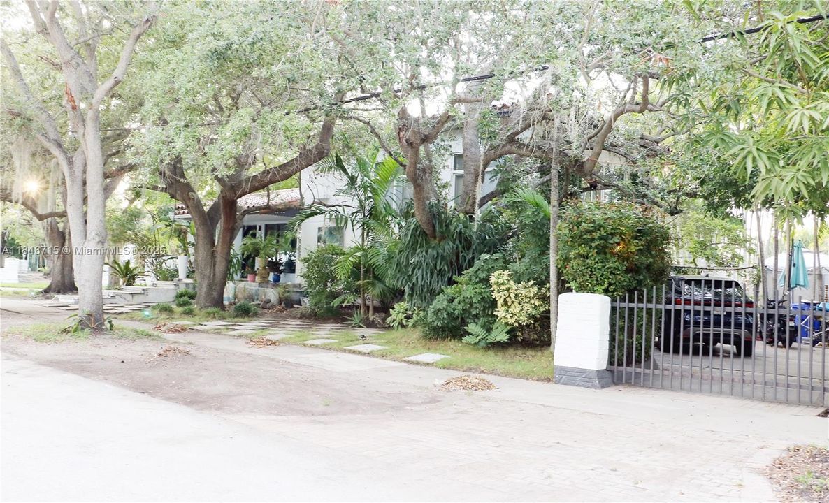 For Sale: $3,000,000 (2 beds, 3 baths, 2043 Square Feet)