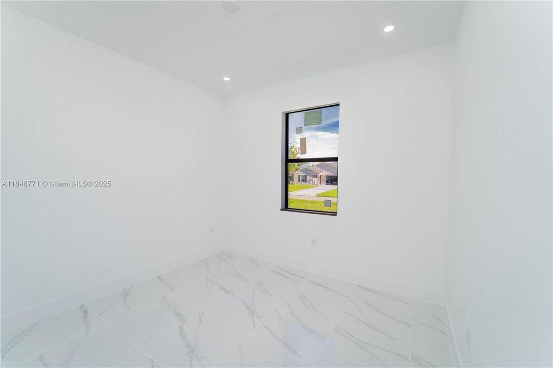 На продажу: $324,900 (3 спален, 2 ванн, 0 Квадратных фут)