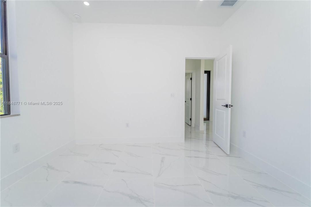 На продажу: $324,900 (3 спален, 2 ванн, 0 Квадратных фут)