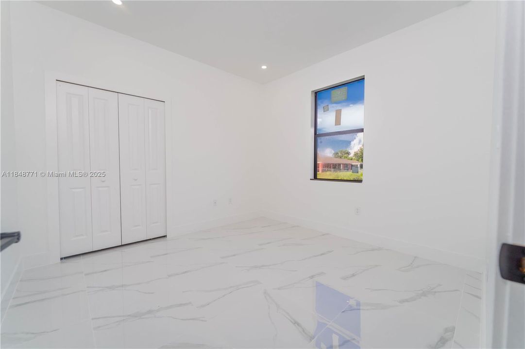 На продажу: $324,900 (3 спален, 2 ванн, 0 Квадратных фут)