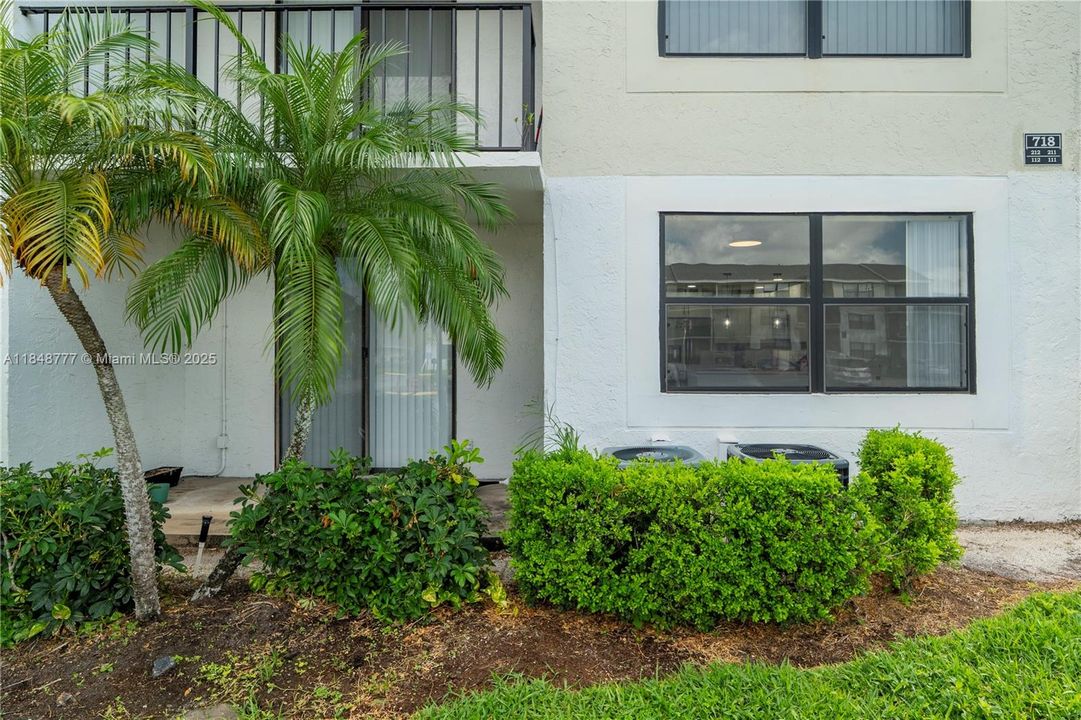 Недавно продано: $165,000 (1 спален, 1 ванн, 728 Квадратных фут)