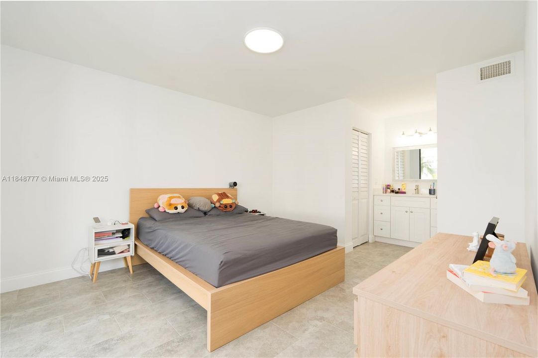 Недавно продано: $165,000 (1 спален, 1 ванн, 728 Квадратных фут)