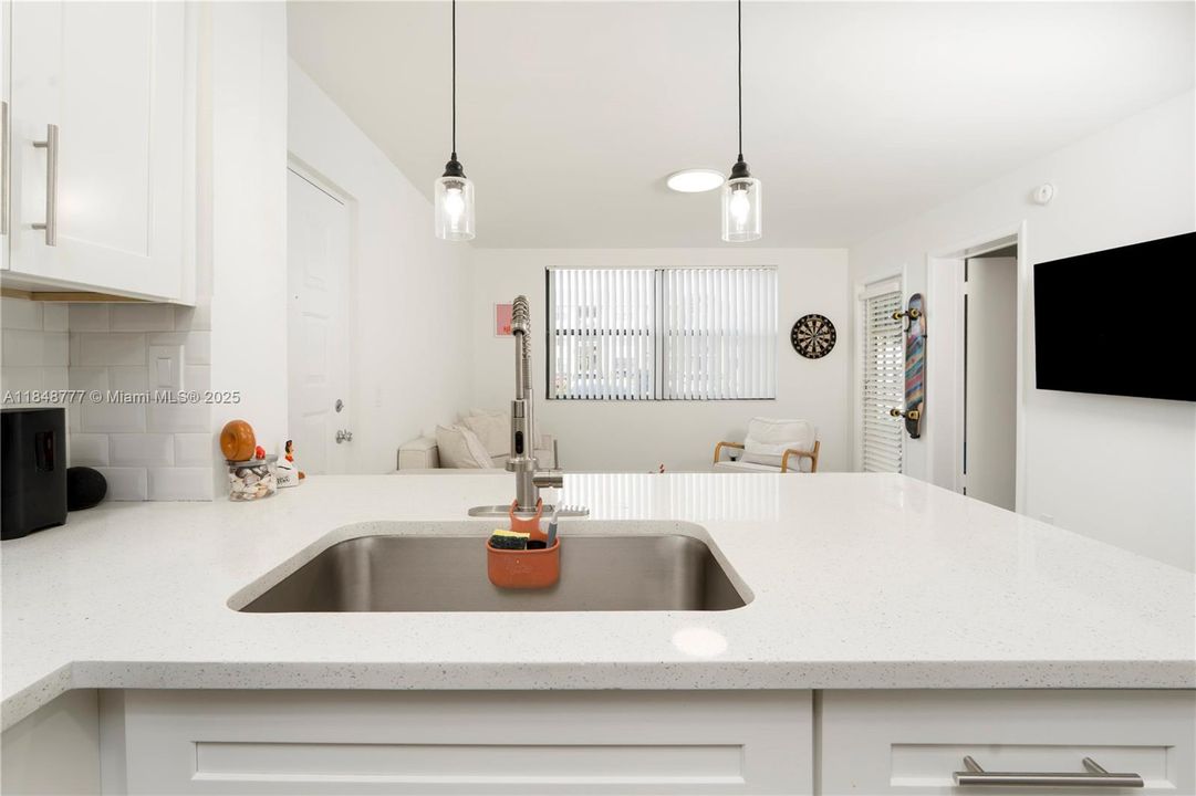 Недавно продано: $165,000 (1 спален, 1 ванн, 728 Квадратных фут)