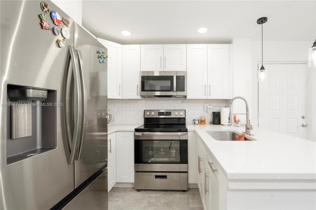 Недавно продано: $165,000 (1 спален, 1 ванн, 728 Квадратных фут)