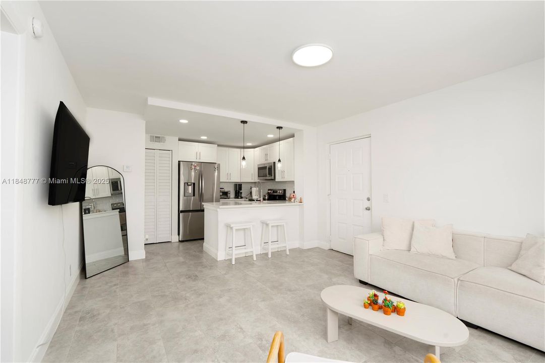 Недавно продано: $165,000 (1 спален, 1 ванн, 728 Квадратных фут)