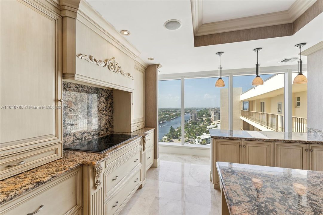 待售: $6,499,000 (5 贝兹, 4 浴室, 7986 平方英尺)