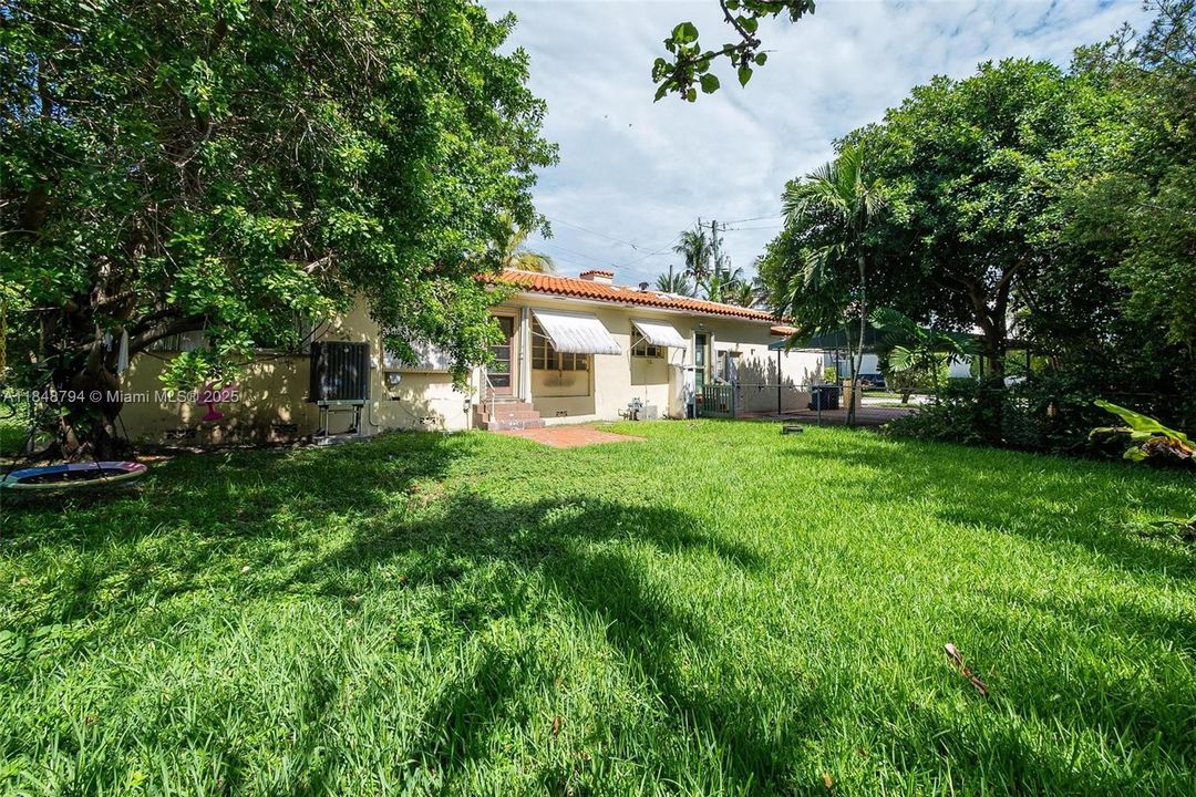 For Sale: $3,299,000 (11,760 sqft)