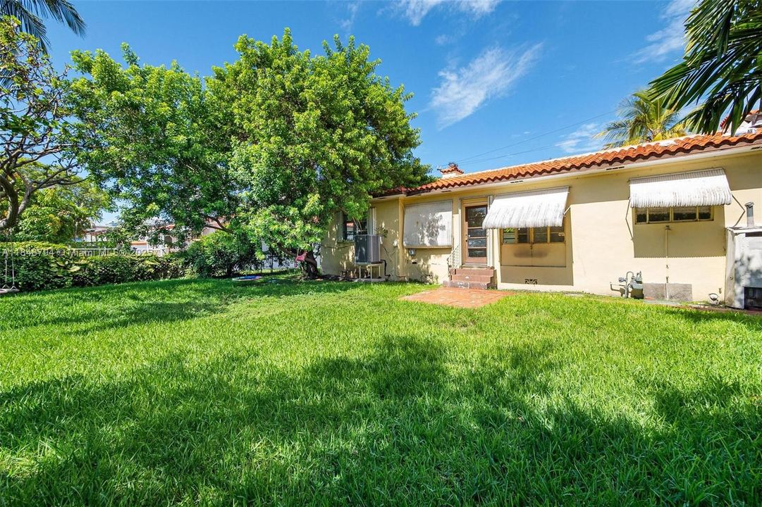 For Sale: $3,299,000 (11,760 sqft)