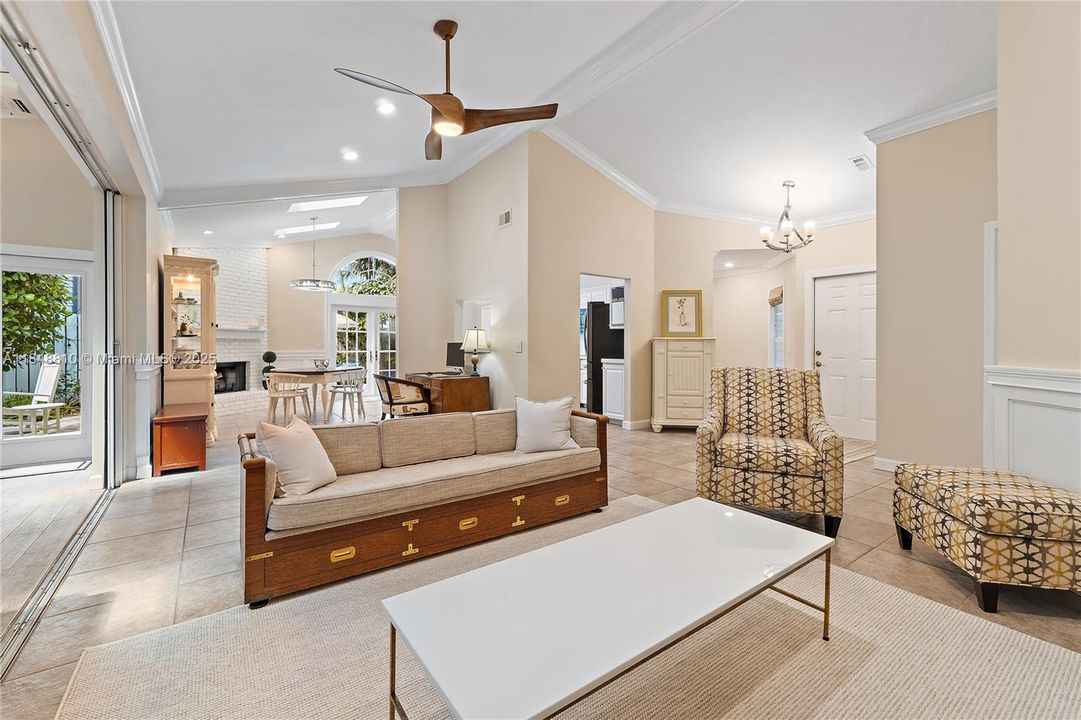 Vendido Recientemente: $729,000 (3 camas, 2 baños, 1670 Pies cuadrados)