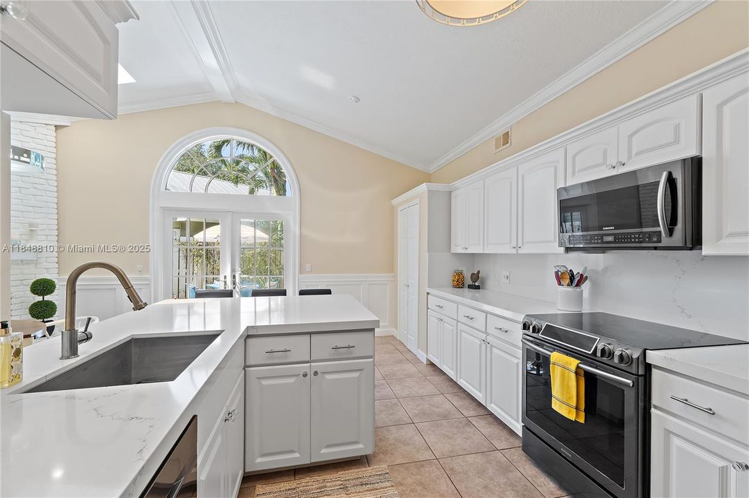 Vendido Recientemente: $729,000 (3 camas, 2 baños, 1670 Pies cuadrados)