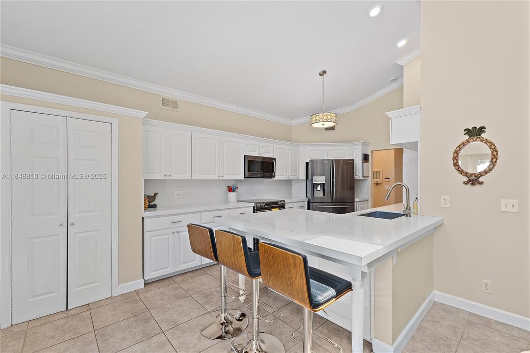 Vendido Recientemente: $729,000 (3 camas, 2 baños, 1670 Pies cuadrados)