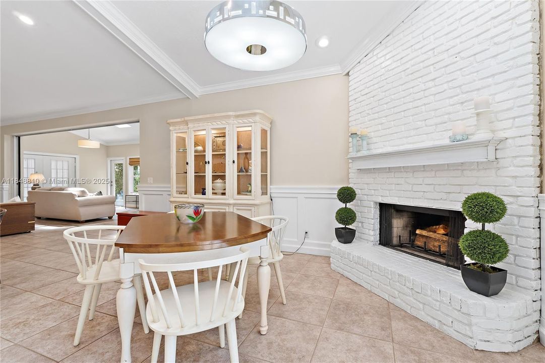 Vendido Recientemente: $729,000 (3 camas, 2 baños, 1670 Pies cuadrados)